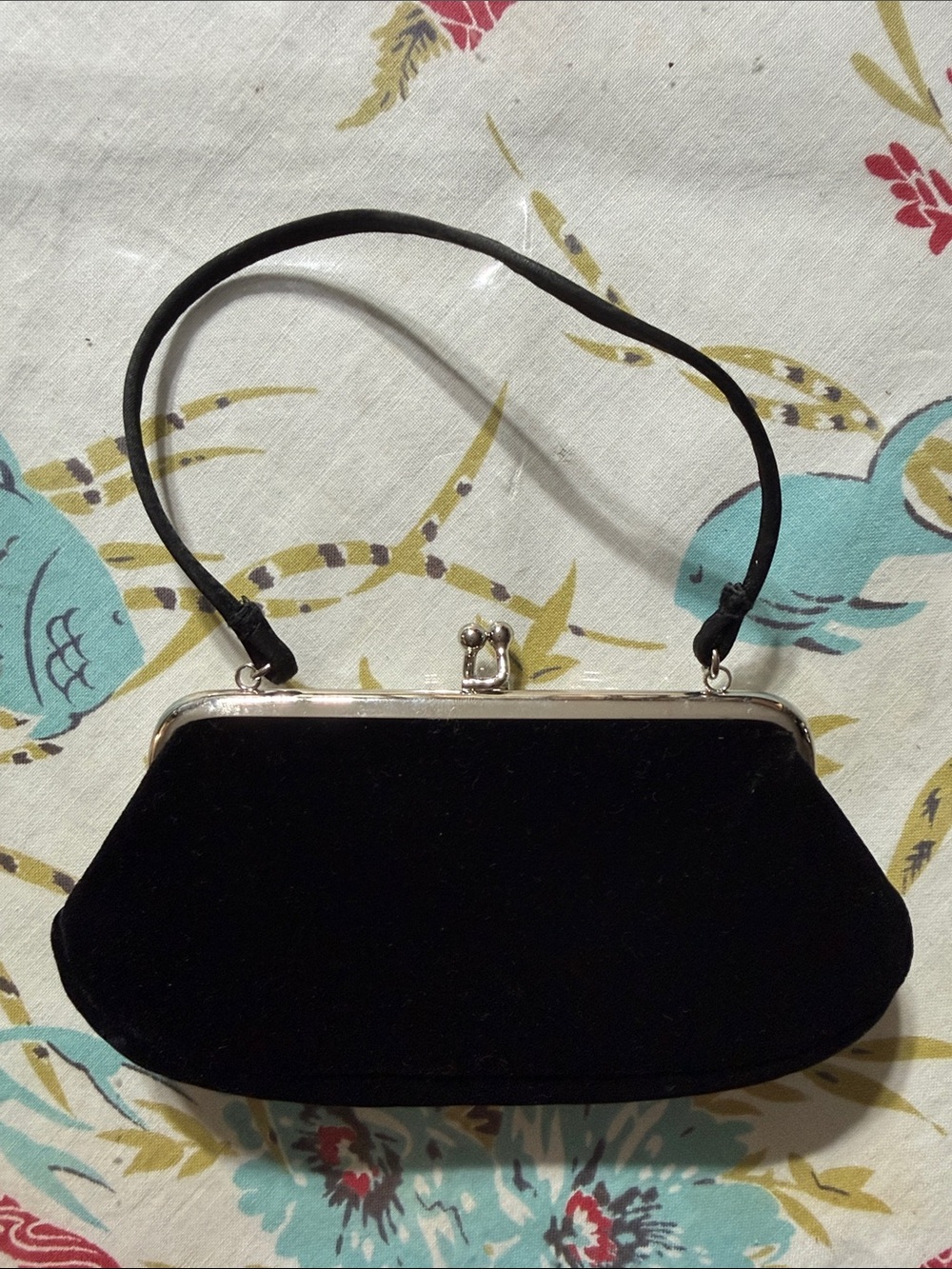 Black Velvet Kiss-Lock Wristlet Clutch